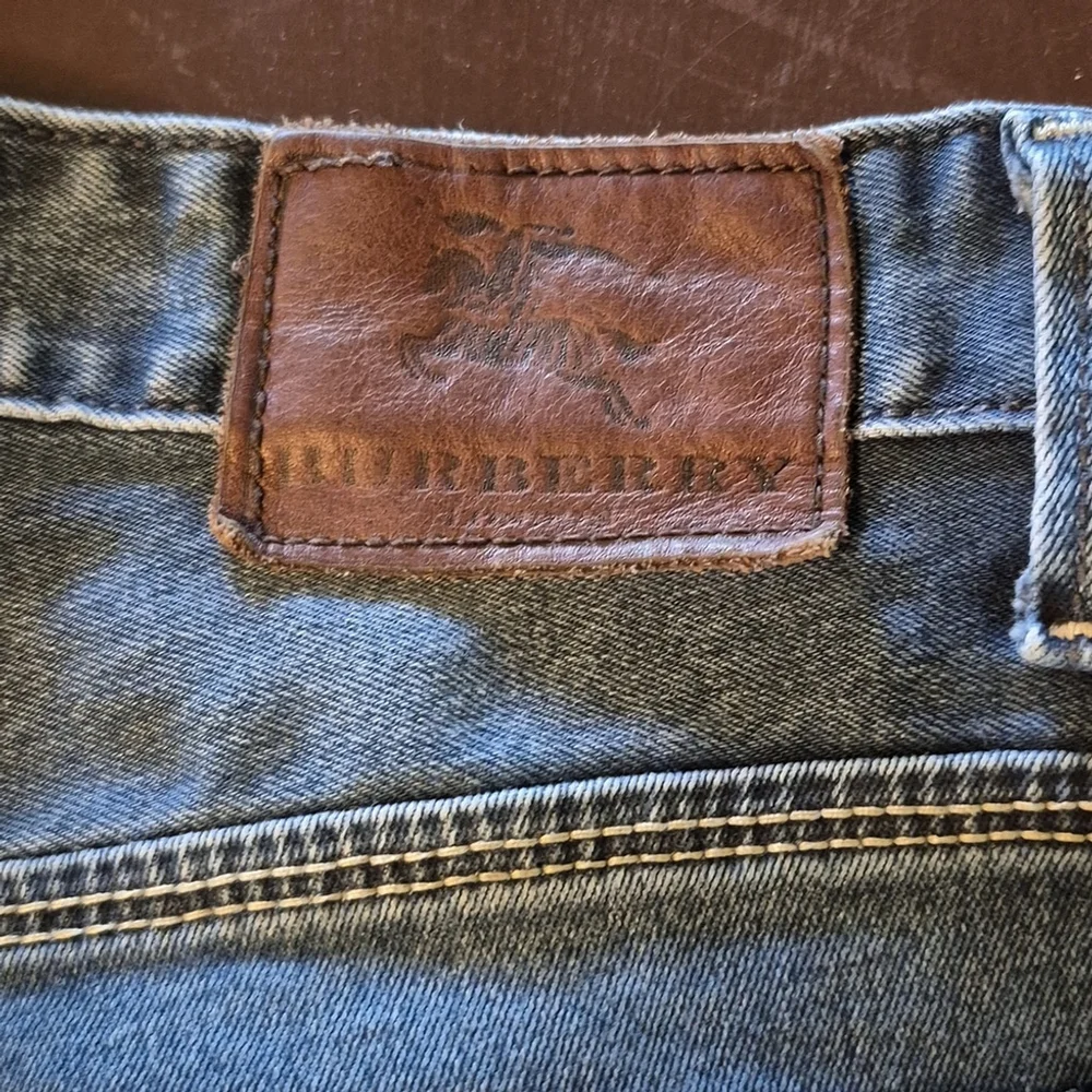 Burberry Jeans Equestrian Knight Design.Sz.W.31×L27.75" Rise 9". - Picture 10 of 17
